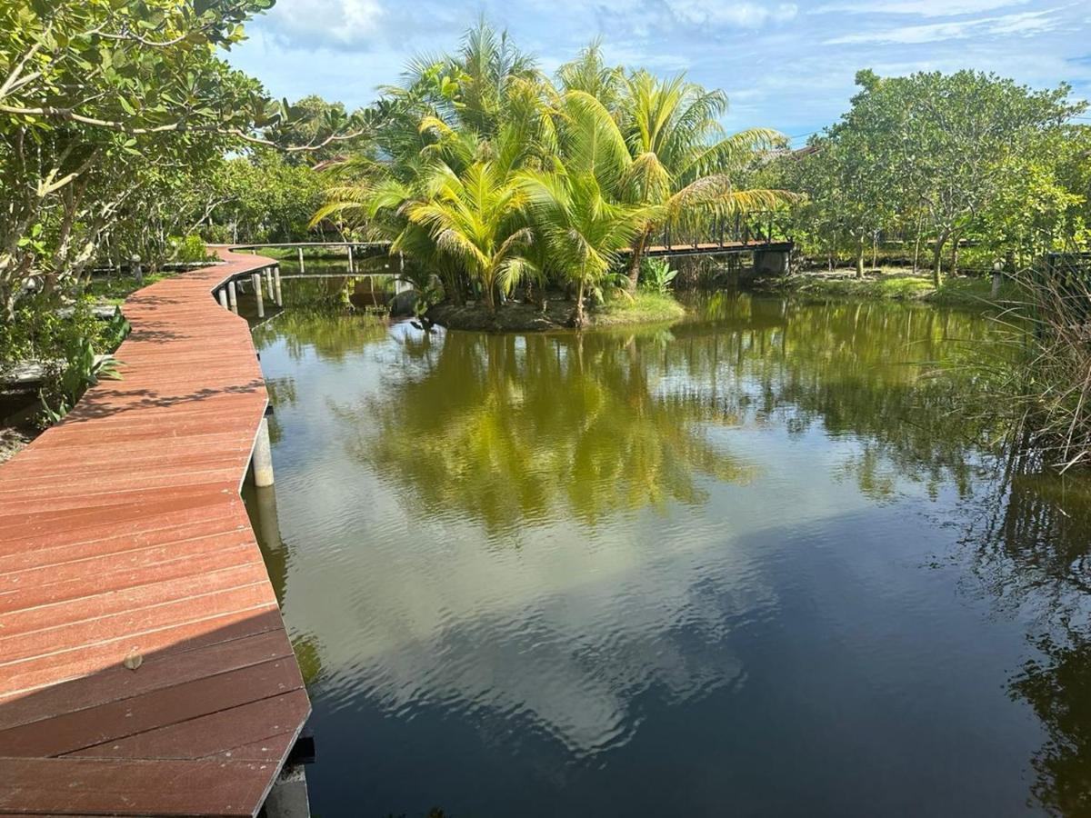 The Beatles Lagoon Чалонг Екстериор снимка
